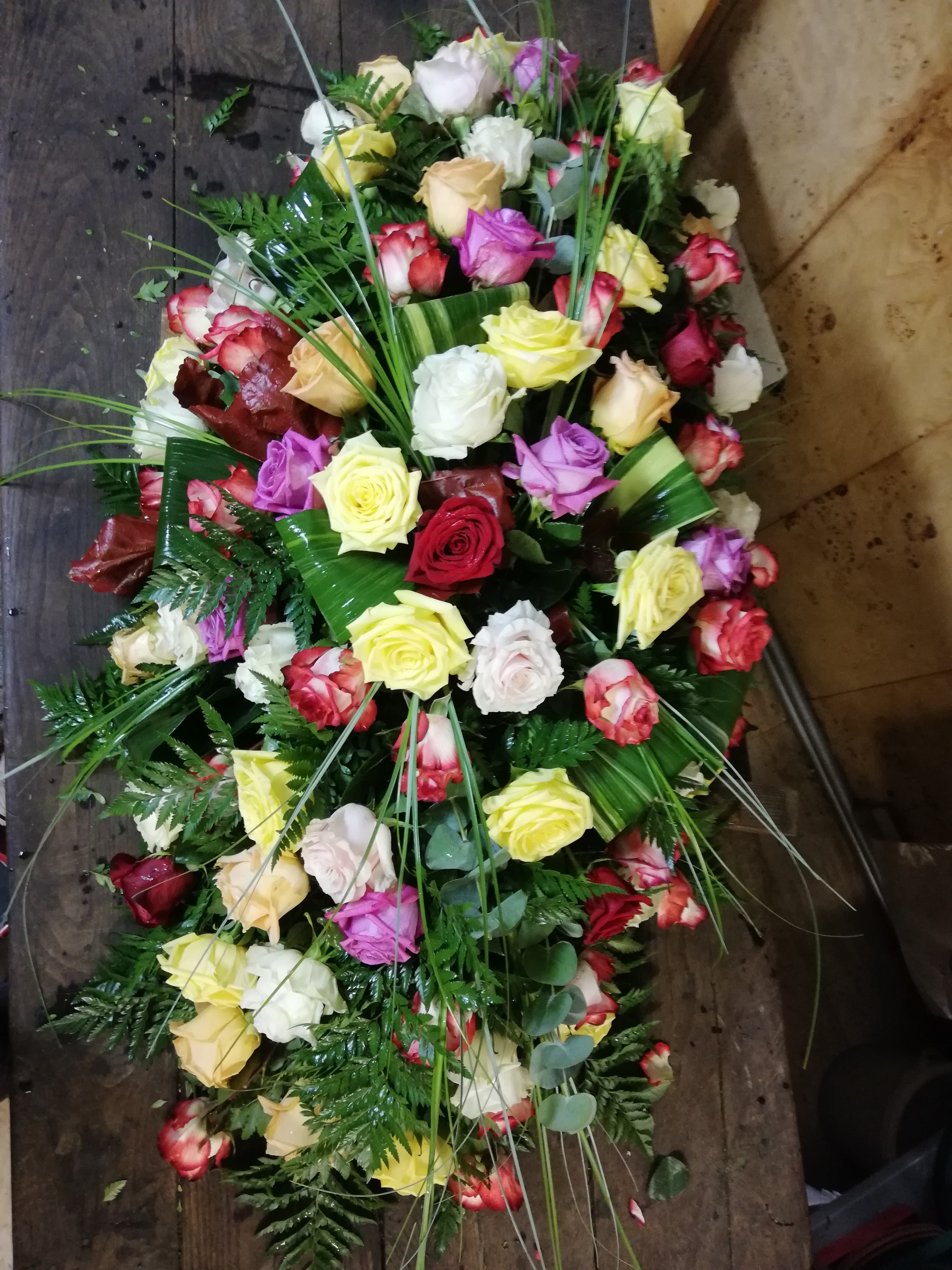 Copricassa Funebre Rose Multicolor Fioreria Bruseghini Besenello Trento